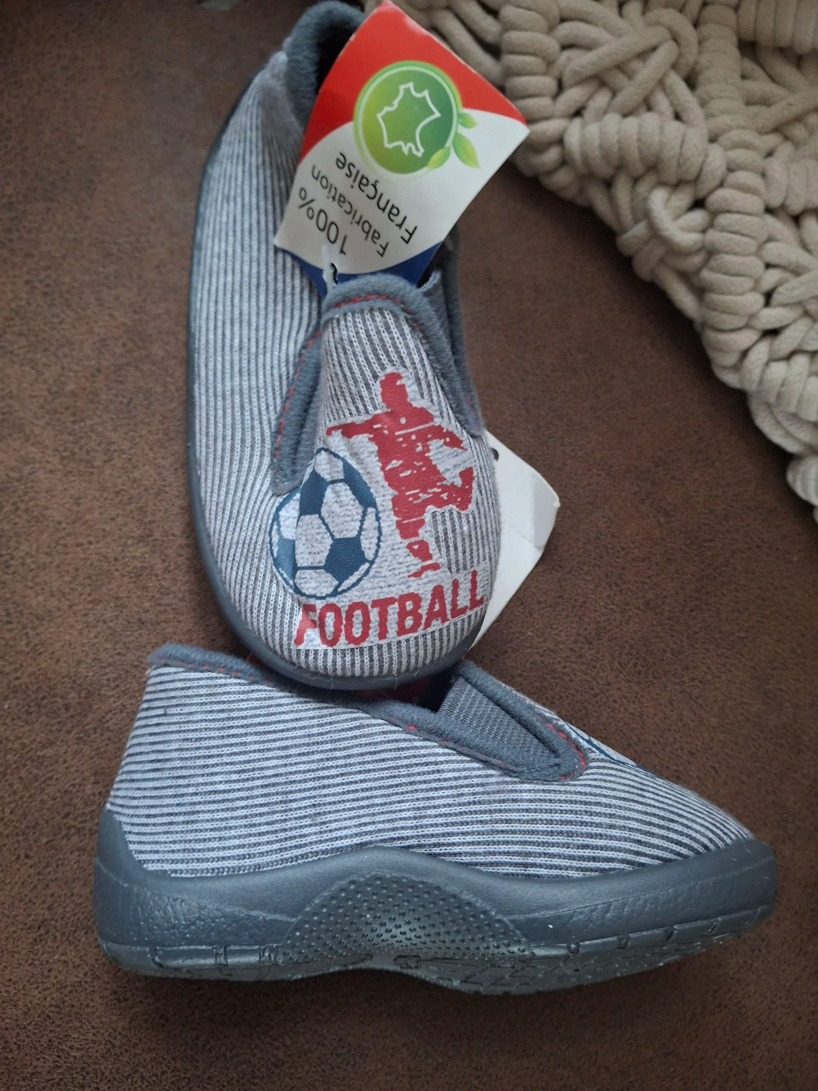 New baby football slippers with size 19 tag – photo 6